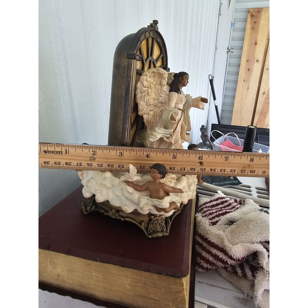 Vintage Collectable 6.5" Tall And 6" Wide Light Up Music Box Of Angels - Picture 7 of 7